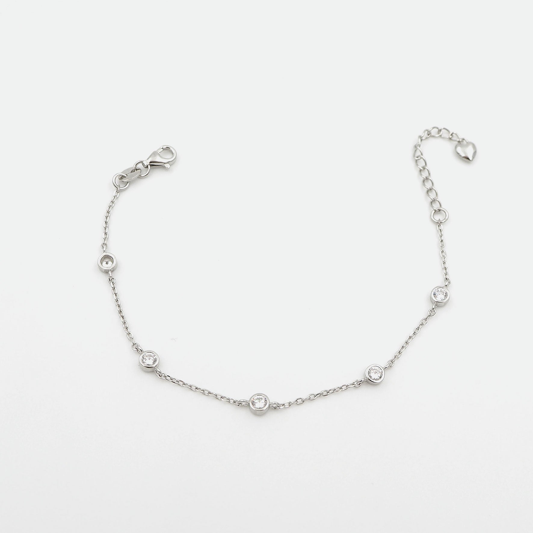 Silber Armbaender fuer Damen jetzt kaufen in unserem Onlineshop oder vor Ort in unserer Filiale in Basel